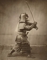 Samurái con espada levantada, hacia 1860